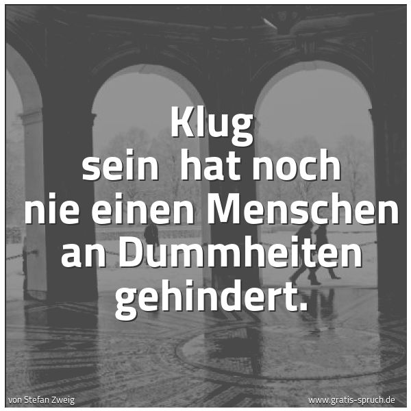 Quadratisches Spruchbild: Klug sein  hat noch nie einen Menschen an Dummheiten gehindert.